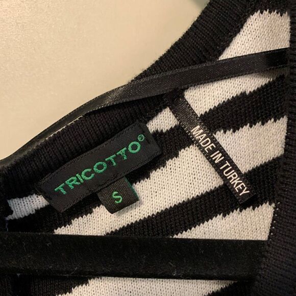 Tricotto sz smal,l knit knee length dress, animal print, EUC, trending, c… - Picture 7 of 15